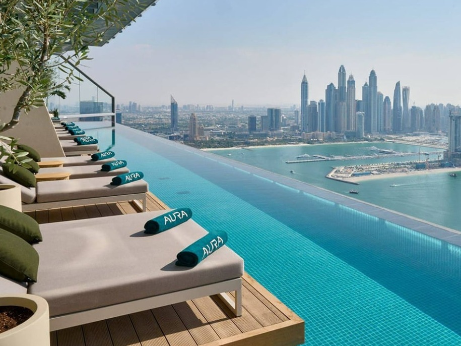 Aura Skypool & Lounge Experience